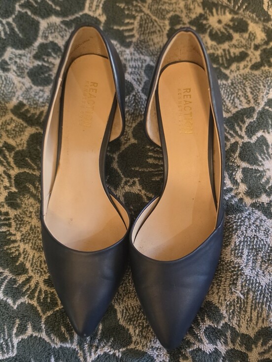 Kenneth Cole Reaction Shoes - Kenneth Cole Navy Pointed D'Orsay Wedges